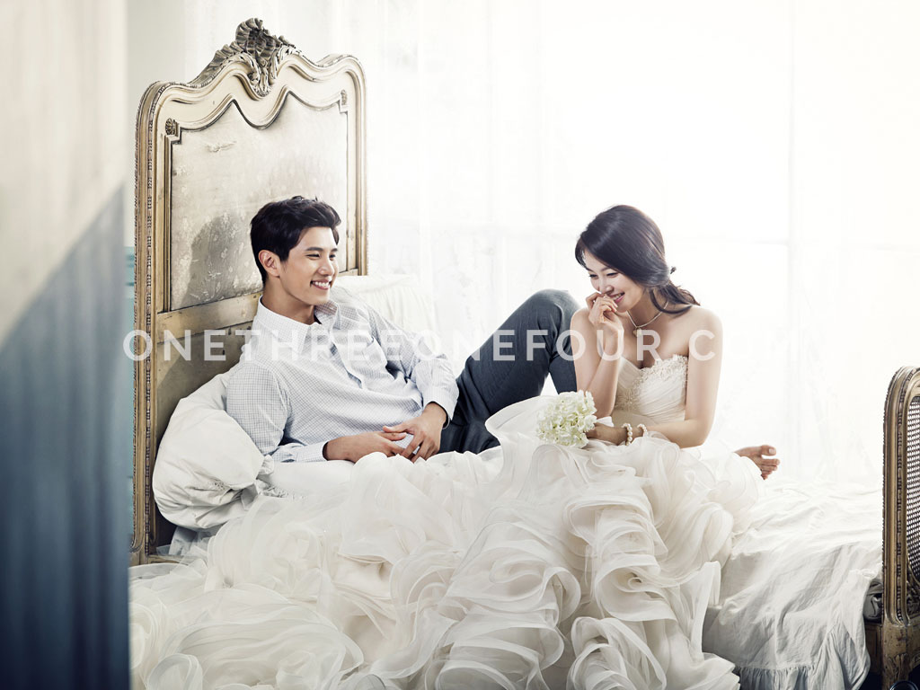 White | Korean Pre-wedding Photography by Pium Studio on OneThreeOneFour 18