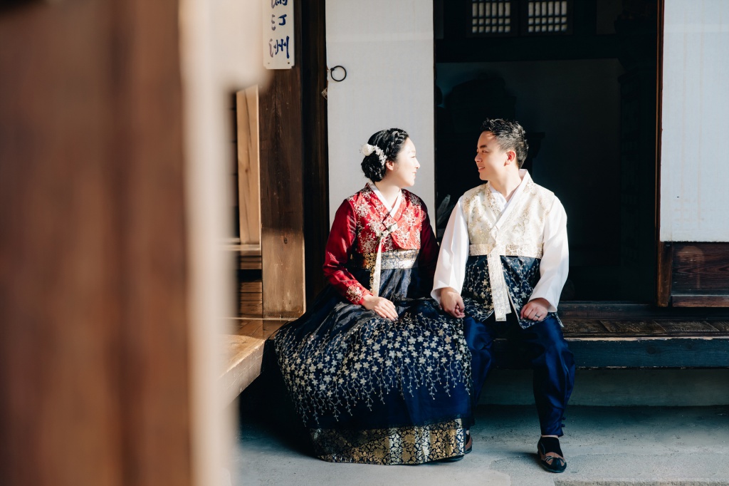 Traditional Hanbok Couple Photoshoot at Namsangol Hanok Village  by Jungyeol on OneThreeOneFour 4