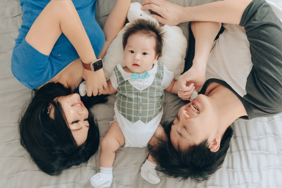 Singapore Family Photoshoot With Newborn Baby At Home by Toh on OneThreeOneFour 6