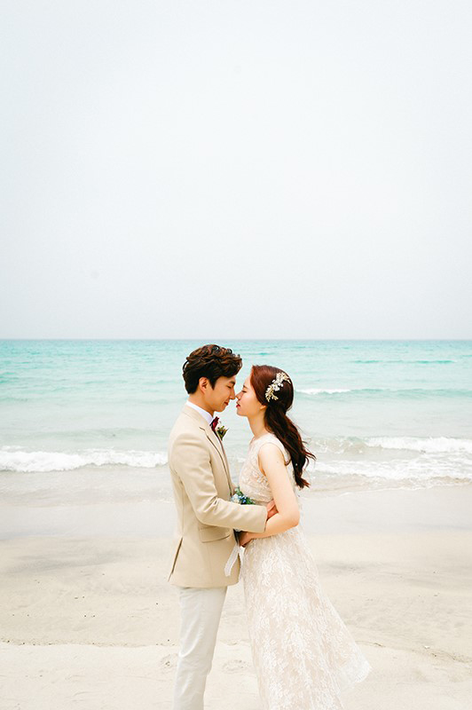 Korea Outdoor Pre-Wedding Photoshoot At Jeju Island with Buckwheat Flowers  by Gamsung   on OneThreeOneFour 0