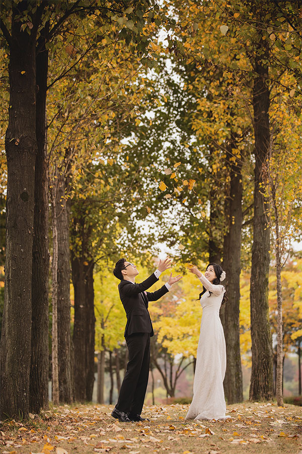 Korea Autumn Pre-Wedding Photoshoot At Seonyudo Park And Hanuel Park  by Junghoon  on OneThreeOneFour 10