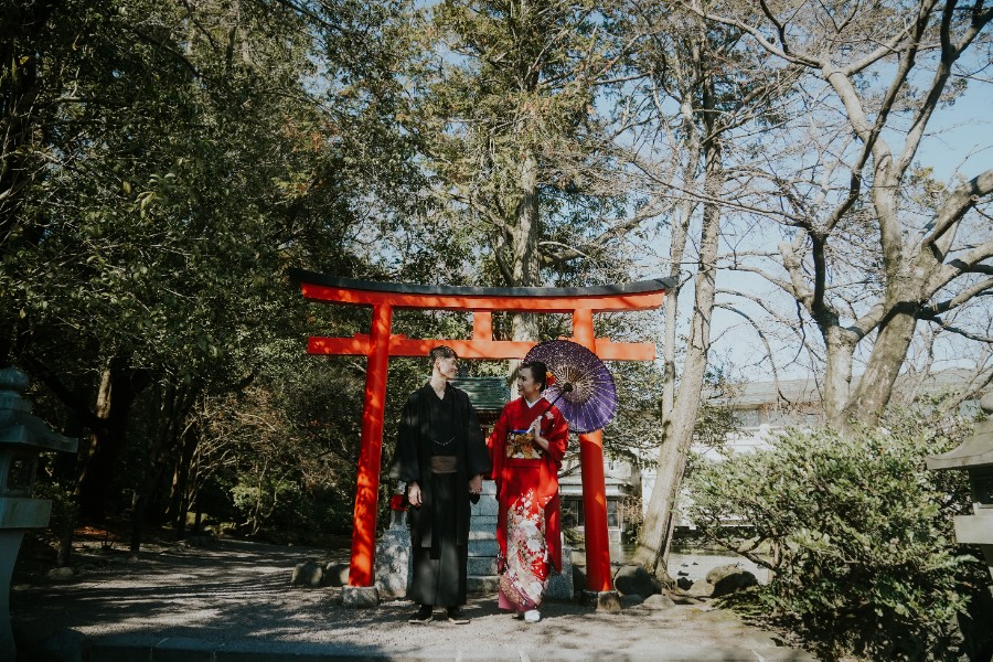 B&K: Pre-wedding with Mt Fuji and traditional Japanese house in kimonos by Ghita on OneThreeOneFour 1