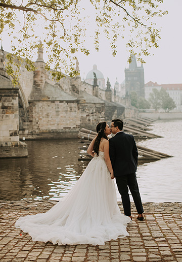Prague Pre-Wedding Photoshoot with Astronomical Clock, Old Town Square & Charles Bridge