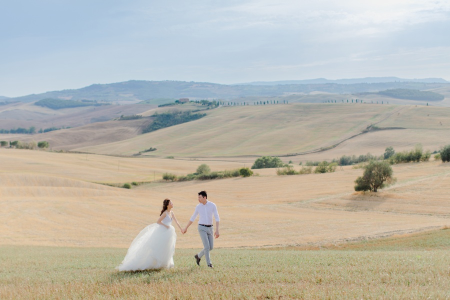 Italy Tuscany Prewedding Photoshoot at San Quirico d'Orcia  by Katie on OneThreeOneFour 19