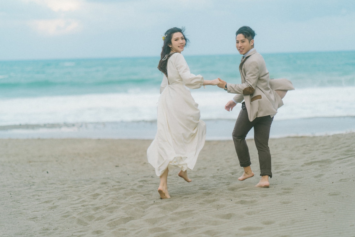 Taiwan Pre-Wedding Photoshoot Countryside Field Beach  by  on OneThreeOneFour 28