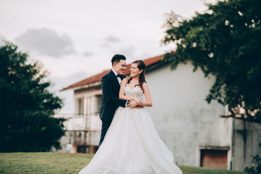 Singapore Pre-Wedding Photoshoot At Seletar Airport And Colonial Houses by Chia on OneThreeOneFour 26