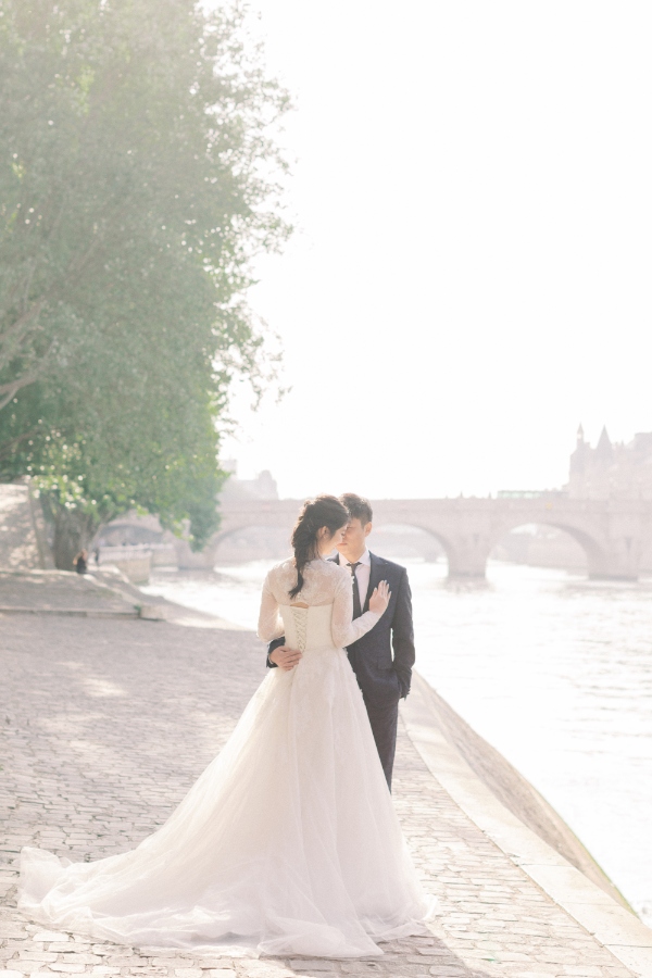 M&Y: Paris Pre-wedding Photoshoot at Pont des Arts and Luxembourg Gardens by Celine on OneThreeOneFour 16
