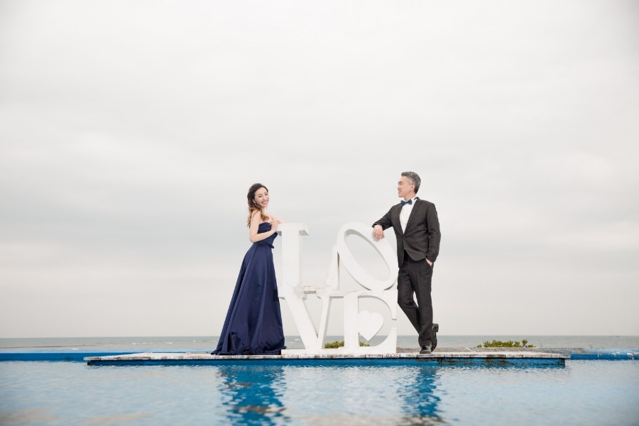 Taiwan Studio Pre-Wedding And Outdoor Photoshoot At The Park  by Doukou  on OneThreeOneFour 18