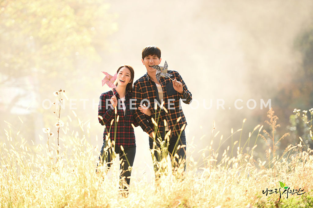 Korean Studio Pre-Wedding Photography: Autumn (Outdoor) by Nadri Studio on OneThreeOneFour 30
