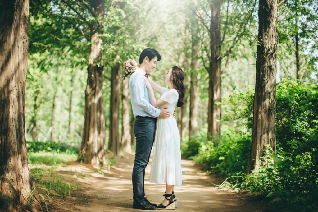Korea Couple Pre-Wedding Photoshoot At Noeul Park, Seoul by Jungyeol on OneThreeOneFour 6