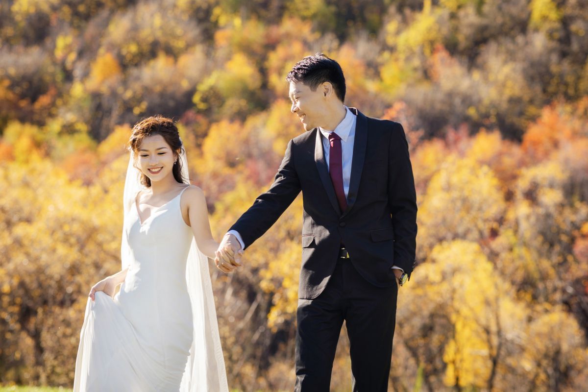 New Zealand Autumn Golden Foliage Peak Pebbled Lake Pre-Wedding Photoshoot  by Fei on OneThreeOneFour 3