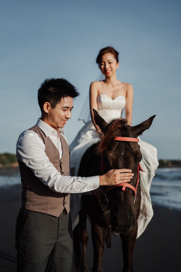 R&A: Fairytale Sunset Pre-wedding Photoshoot in Bali by Hendra on OneThreeOneFour 25