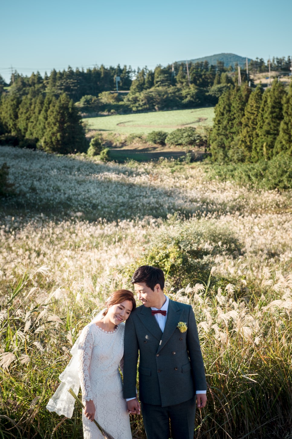 Korea Outdoor Pre-Wedding Photoshoot At Jeju Island with Silvergrass by Geunjoo on OneThreeOneFour 11