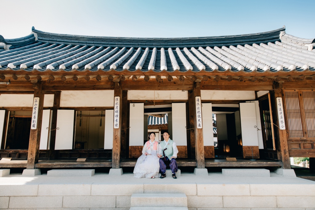 Traditional Hanbok Couple Photoshoot at Namsangol Hanok Village  by Jungyeol on OneThreeOneFour 1