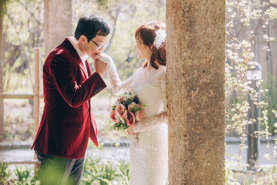 S & C Korea Outdoor Pre-Wedding Photoshoot At Seonyudo Park & Yeonnam-dong by Jongjin on OneThreeOneFour 15