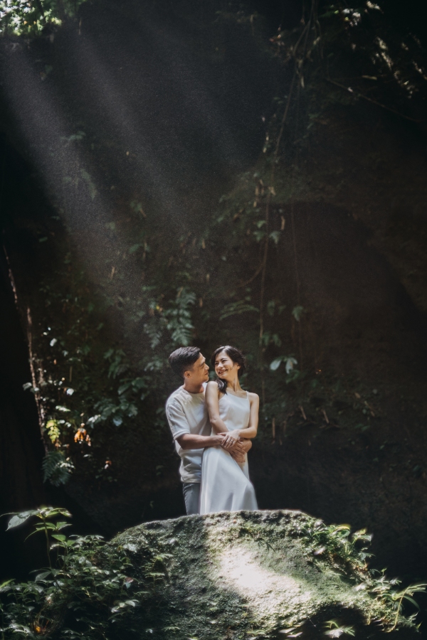 A&W: Bali Full-day Pre-wedding Photoshoot at Cepung Waterfall and Balangan Beach by Agus on OneThreeOneFour 23