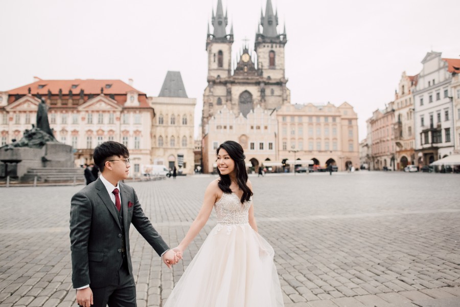 J&J: Prague Pre-wedding Photoshoot by Nika on OneThreeOneFour 5