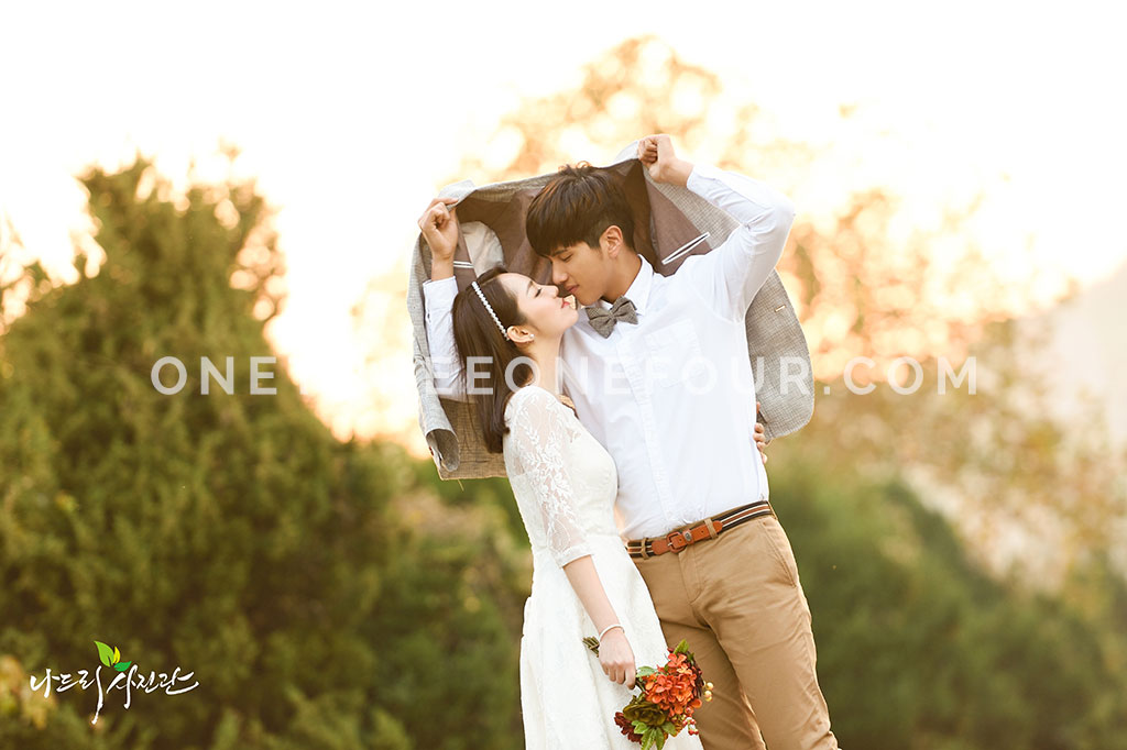 Korean Studio Pre-Wedding Photography: Autumn (Outdoor) by Nadri Studio on OneThreeOneFour 35