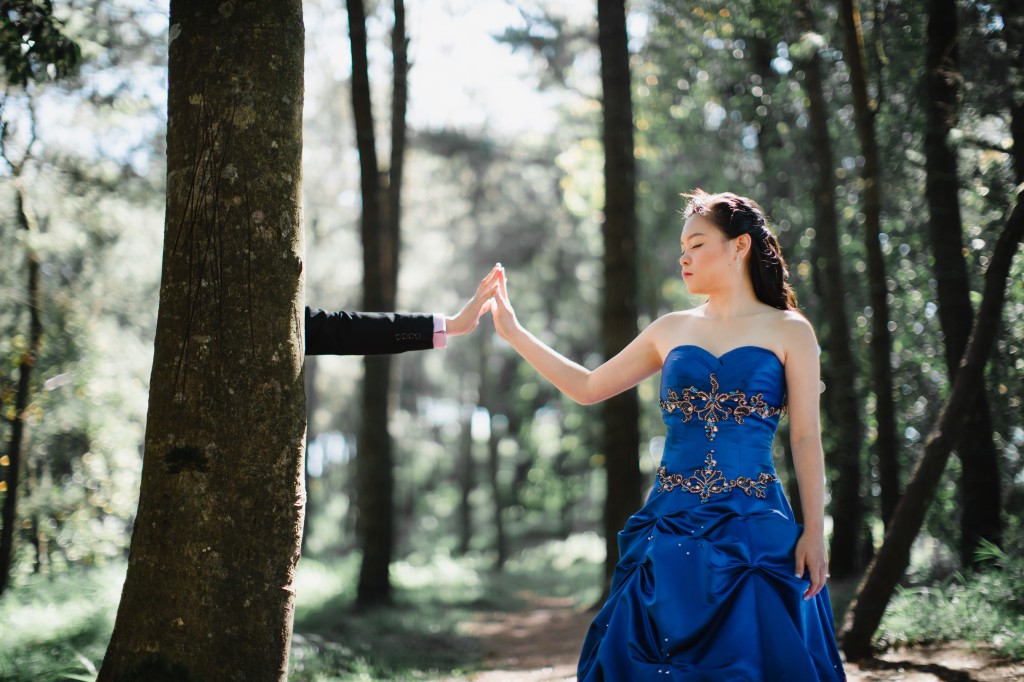 Pre-Wedding Photographer In Bali: Photoshoot At Mount Batur, Kintamani Forest, Cepung Waterfall And Tegal Wangi Beach by Hendra  on OneThreeOneFour 12