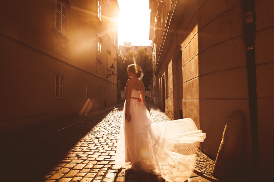 Prague Pre-Wedding Photoshoot At Old Town Square And Charles Bridge  by Nika  on OneThreeOneFour 10