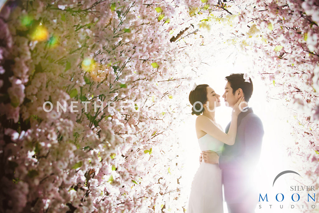 Korean Studio Pre-Wedding Photography: Floral Concept by Silver Moon Studio on OneThreeOneFour 0