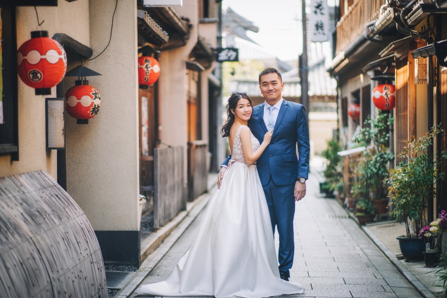 Japan Kyoto Pre-Wedding Photoshoot At Gion District  by Shu Hao  on OneThreeOneFour 1
