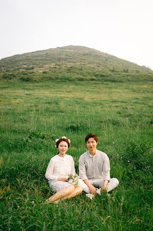 Korea Outdoor Pre-Wedding Photoshoot At Jeju Island with Buckwheat Flowers  by Gamsung   on OneThreeOneFour 21