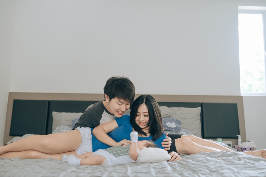 Singapore Family Photoshoot With Newborn Baby At Home by Toh on OneThreeOneFour 4