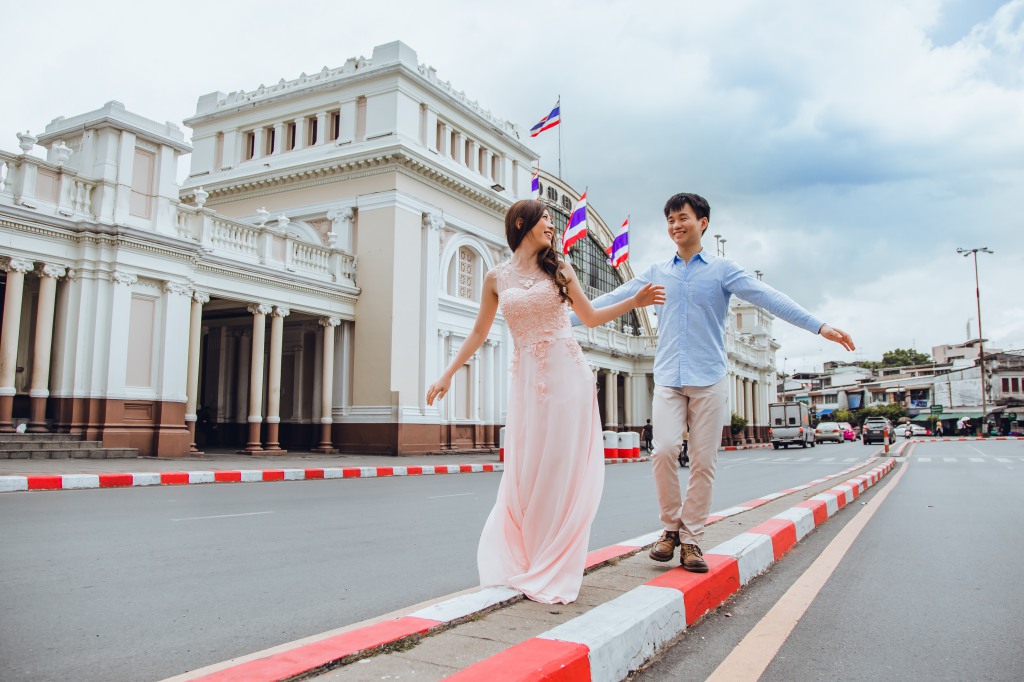 Bangkok Engagement Photographer: Photoshoot At Chinatown, Bangkok Railway Station And Garden  by Por  on OneThreeOneFour 3