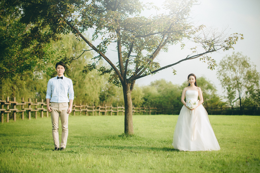 Korea Couple Pre-Wedding Photoshoot At Noeul Park, Seoul by Jungyeol on OneThreeOneFour 11