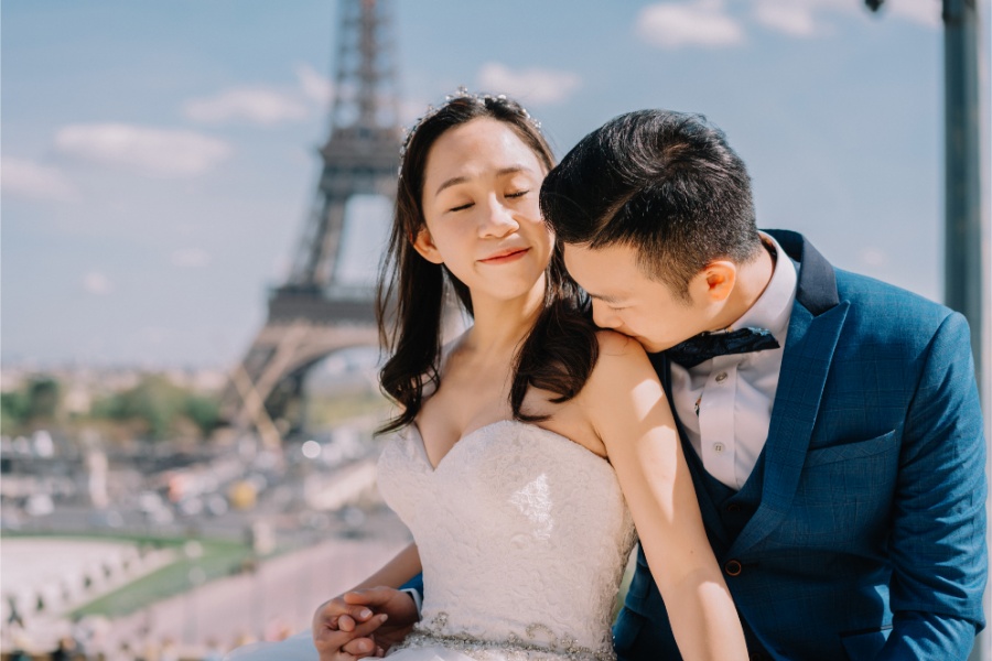 Paris Eiffel Tower and the Louvre Prewedding Photoshoot in France by Vin on OneThreeOneFour 1