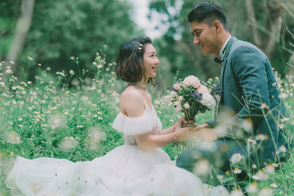 Taiwan Pre-Wedding Photoshoot Abandoned Estate Blue House Gardens by  on OneThreeOneFour 41