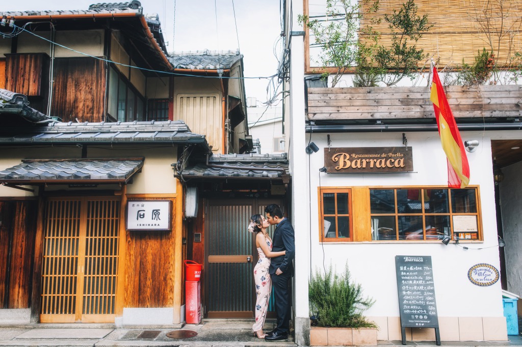 Japan Kyoto Photographer: Kimono And Couple Photoshoot At Kyoto Gion District  by Shu Hao  on OneThreeOneFour 27
