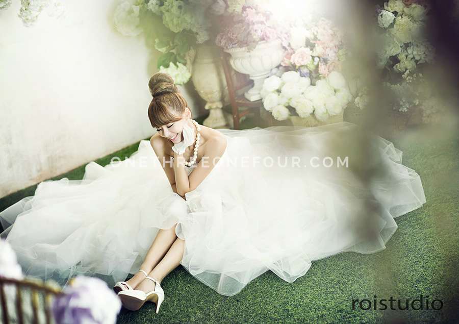 Korean Wedding Studio Photography: Floral Set by Roi Studio on OneThreeOneFour 1