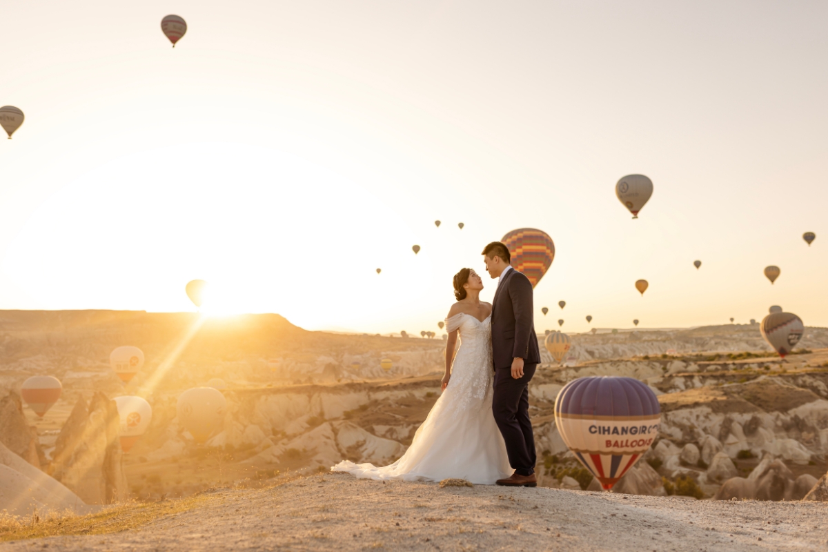 Cappadocia Pre-Wedding Photoshoot Hot Air Balloons Vintage Car Slot Canyon Carpet Shop  by Aric on OneThreeOneFour 2