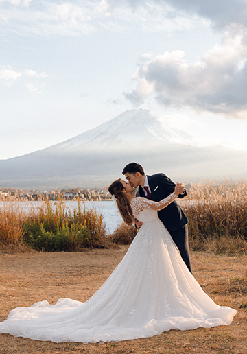 Autumn Maple Leaves Pre-Wedding Photoshoot in Mount Fuji 