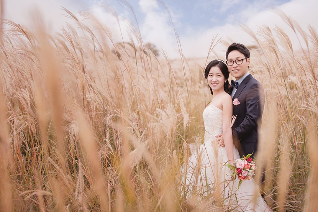 Korea Autumn Pre-Wedding Photoshoot At Seonyudo Park And Hanuel Park  by Junghoon  on OneThreeOneFour 22