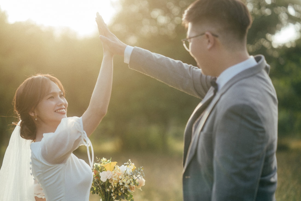 Taiwan Pre-Wedding Photoshoot Autumn Garden Scenic Nature  by  on OneThreeOneFour 20