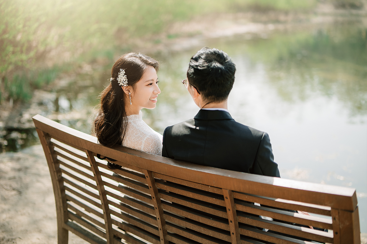 City in Bloom: Romantic Pre-Wedding Photoshoot Amidst Seoul's Blossoming Beauty by Jungyeol on OneThreeOneFour 10