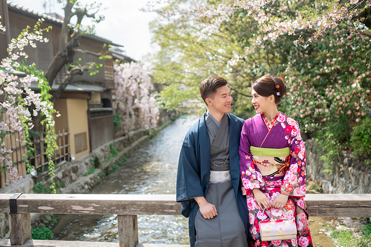 kyoto cherry blossoms wedding photoshoot gion district