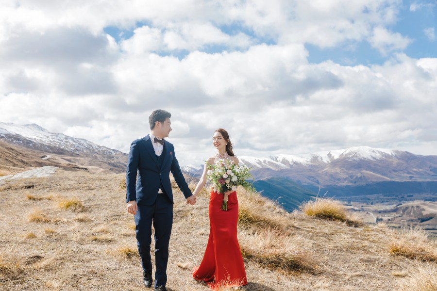New Zealand Pre-Wedding Photoshoot of R&C: at Alpaca farm, Coromandel Peak, Lake Pukaki, Lake Tekapo, Mt Cook during cherry blossom season by Felix on OneThreeOneFour 4