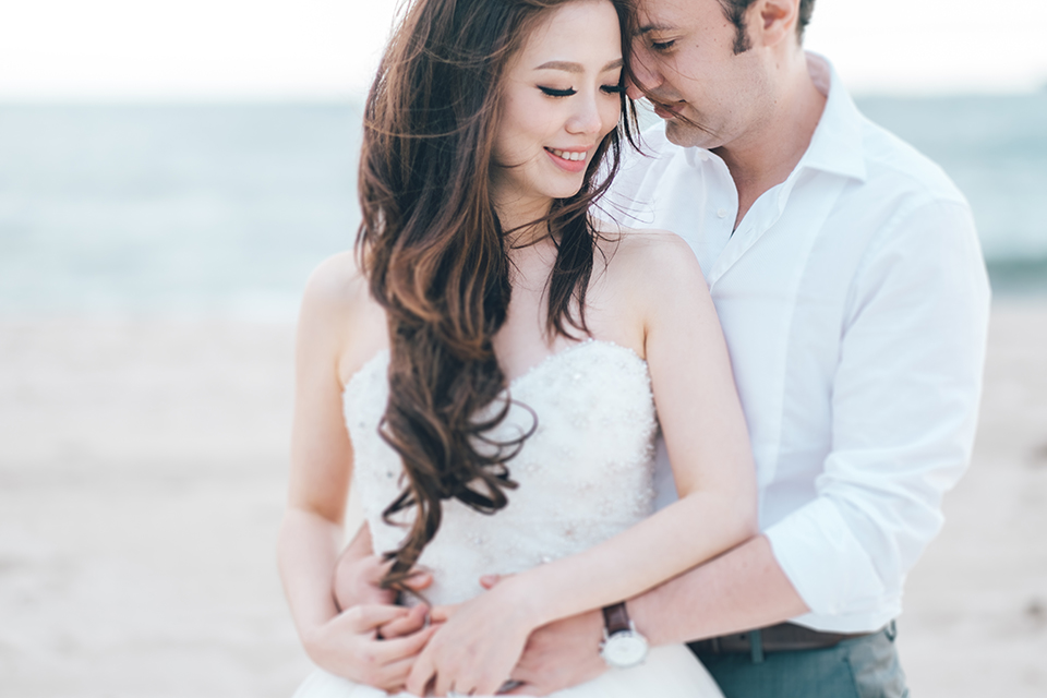 Melbourne Outdoor Pre-Wedding Photoshoot at the Beach in Autumn by Felix on OneThreeOneFour 27