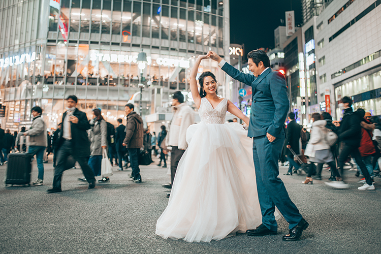 Pre-wedding photoshoot at shibuya crossing japan