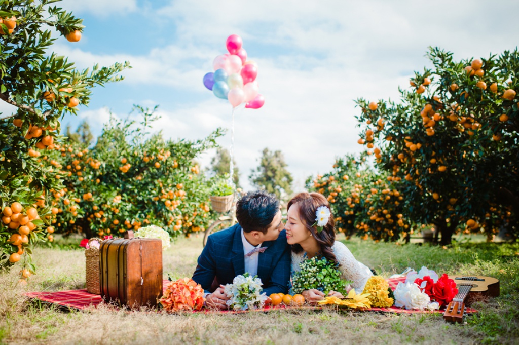 Korea Jeju Island Outdoor Pre-Wedding Photoshoot At Tangerine Farm  by Ray  on OneThreeOneFour 6