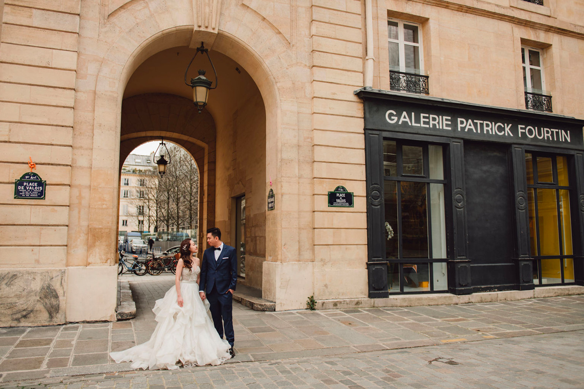 Springtime Romance: Paris Pre-Wedding Photoshoot | Eiffel Tower, Trocadero, Café, Louvre, Camoens Avenue, Bir Hakeim Bridge by Arnel on OneThreeOneFour 13