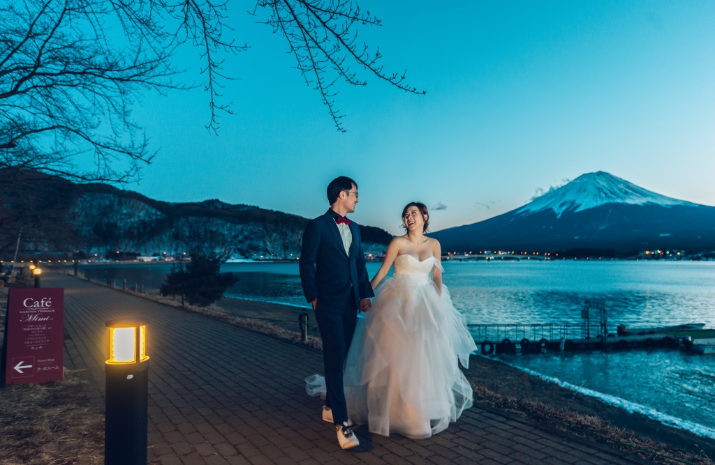 Japan Tokyo Pre-Wedding Photoshoot At Mount Fuji And Shopping Streets  by Lenham  on OneThreeOneFour 10