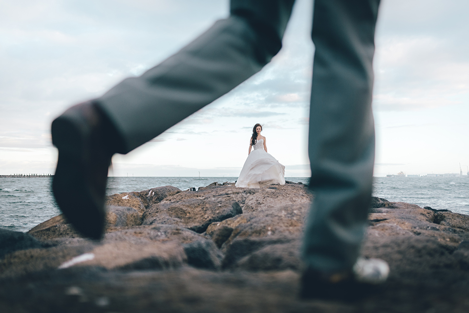 Melbourne Outdoor Pre-Wedding Photoshoot at the Beach in Autumn by Felix on OneThreeOneFour 21