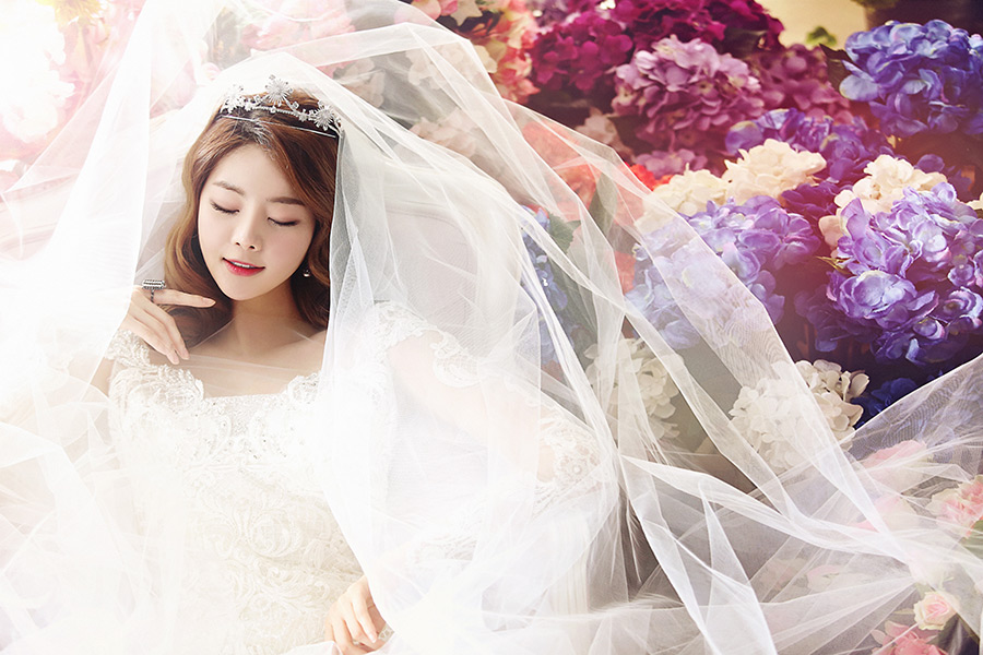 Korean Studio Pre-Wedding Photography: 2016 Whimsical Collection  by Bong Studio on OneThreeOneFour 11