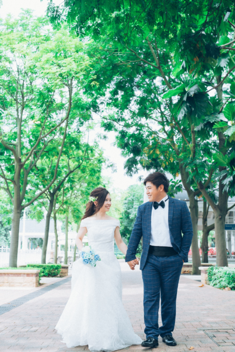 Hong Kong Outdoor Pre-Wedding Photoshoot At Disney Lake, Stanley, Central Pier by Felix on OneThreeOneFour 4