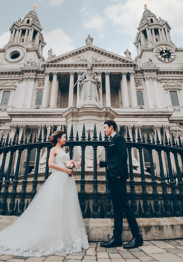 London Pre-Wedding Photoshoot At Westminster Abbey, Millennium Bridge And Church Ruins